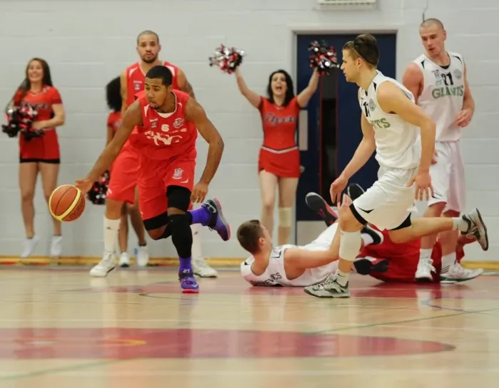 Framed Print : Bristol Flyers Dwayne Lautier-Ogunleye Breaks Free Against Manchester Giants Framed Print : Bristol Flyers Dwayne Lautier-Ogunleye Breaks Free Against Manchester Giants