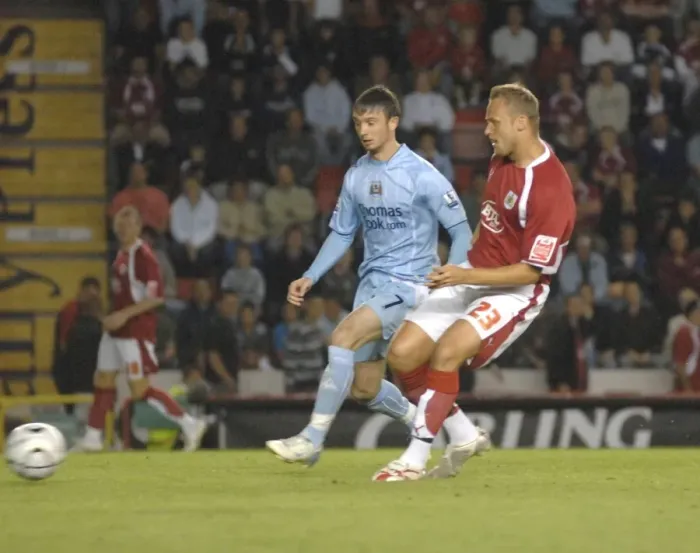 Framed Print : Bristol Rivalry: Lee Trundle vs Manchester City Framed Print : Bristol Rivalry: Lee Trundle vs Manchester City