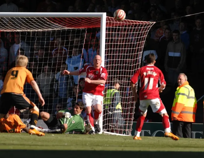 Framed Print : Brooker in Action: Bristol City vs. Wolverhampton Wanderers