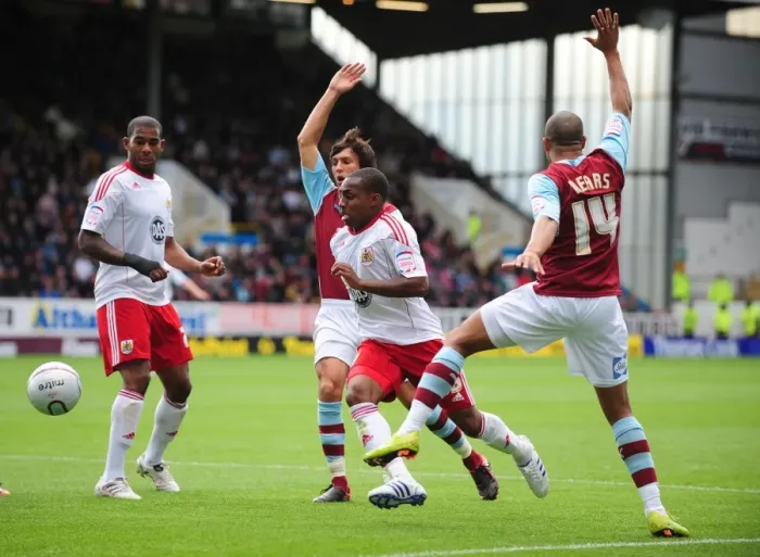 Framed Print : Burnley v Bristol City 280810 Framed Print : Burnley v Bristol City 280810