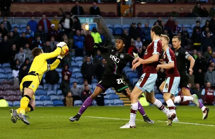 Framed Print : Burnley's Tom Heaton Saves Under Pressure from Kodija in Burnley v Bristol City Championship Clash
