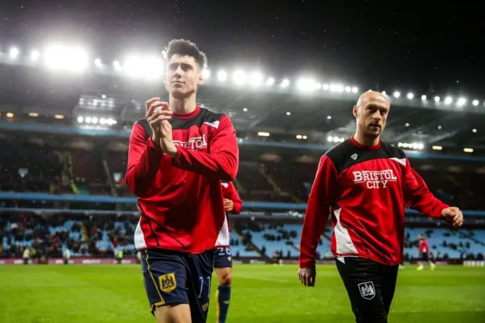 Framed Print : Callum O'Dowda in Action: Sky Bet EFL Championship Match between Aston Villa and Bristol City (2017) Framed Print : Callum O'Dowda in Action: Sky Bet EFL Championship Match between Aston Villa and Bristol City (2017)