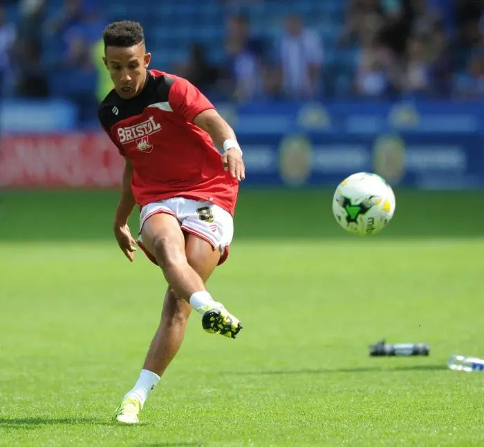 Framed Print : Callum Robinson in Action: Bristol City vs. Sheffield Wednesday, Sky Bet Championship (August 2015)