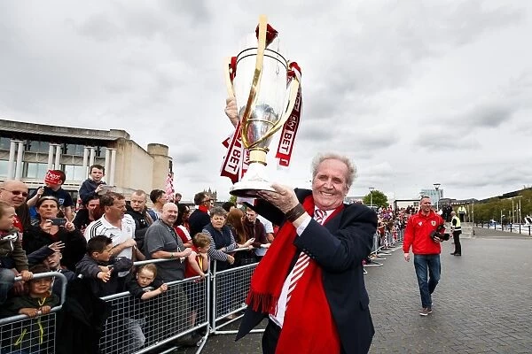 Champions Triumph: Thousands Celebrate Bristol City FC's League 1 and Johnstones Paint Trophy Victories
