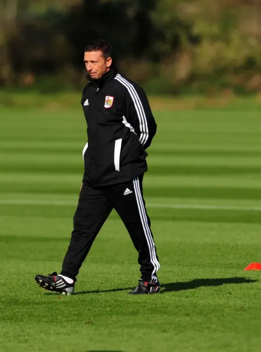 Framed Print : Championship Clash: Derek McInnes at Ashton Gate Stadium (October 2011) - Bristol City vs. Opponent