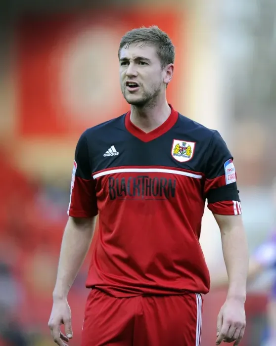 Framed Print : Championship Clash: Steven Davies in Action for Bristol City vs Ipswich Town at Ashton Gate, 2013