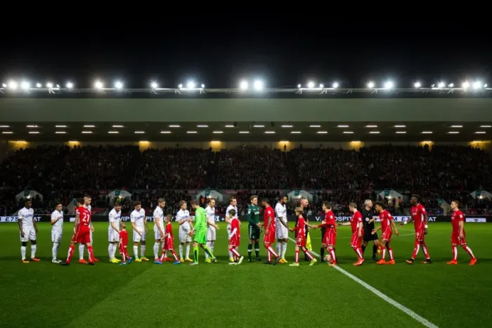 Framed Print : Championship Showdown: Battle of the Titans - Bristol City vs Leeds United at Ashton Gate Stadium (September 2016)