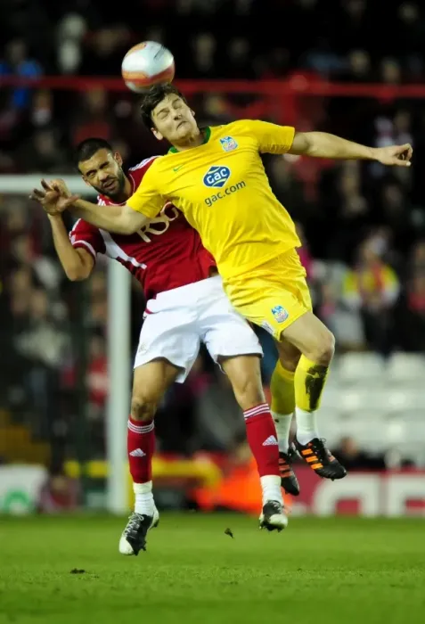 Framed Print : Championship Showdown: Liam Fontaine vs Chris Martin at Ashton Gate Stadium - Bristol City vs Crystal Palace, 14 / 02 / 2012 Framed Print : Championship Showdown: Liam Fontaine vs Chris Martin at Ashton Gate Stadium - Bristol City vs Crystal Palace, 14 / 02 / 2012