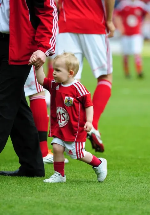 Framed Print : Championship Showdown: Bristol City vs. Hull City at Ashton Gate Stadium (07 / 05 / 2011)