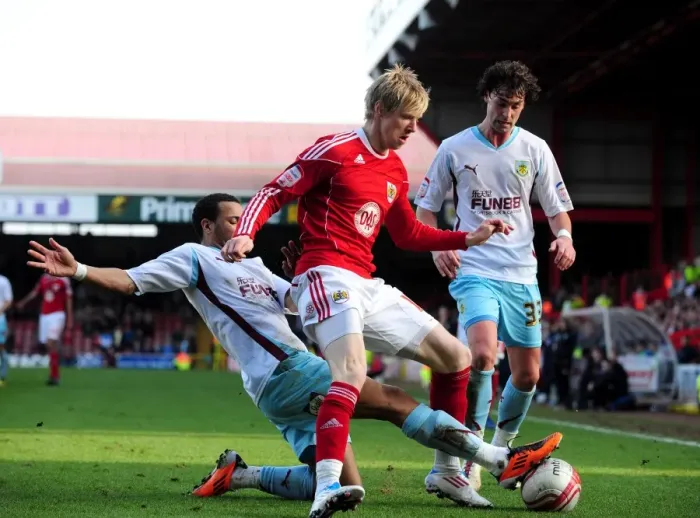 Framed Print : Championship Showdown: Bristol City vs Burnley at Ashton Gate Stadium (19 / 03 / 2011) Framed Print : Championship Showdown: Bristol City vs Burnley at Ashton Gate Stadium (19 / 03 / 2011)