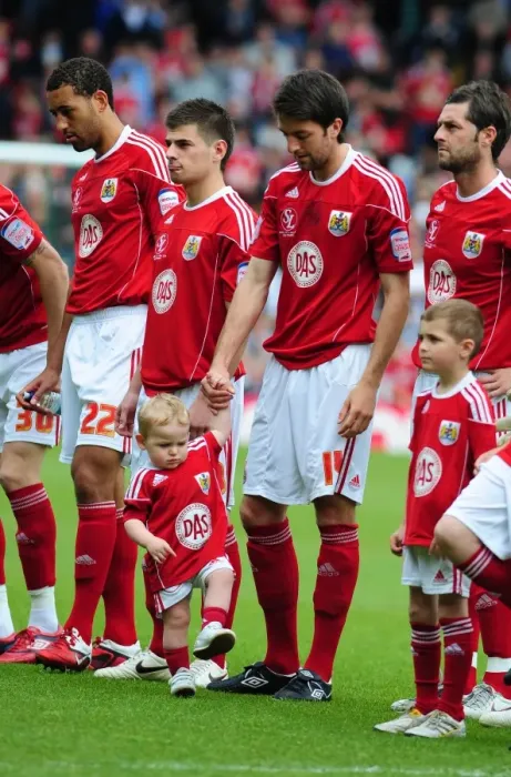 Framed Print : Championship Showdown: Bristol City vs Hull City at Ashton Gate Stadium (07 / 05 / 2011)