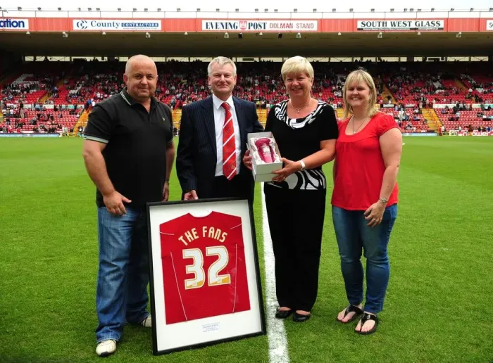 Framed Print : Championship Showdown: Bristol City vs Hull City at Ashton Gate Stadium - May 7, 2011