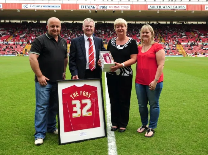 Framed Print : Championship Showdown: Bristol City vs Hull City at Ashton Gate Stadium - May 7, 2011 Framed Print : Championship Showdown: Bristol City vs Hull City at Ashton Gate Stadium - May 7, 2011