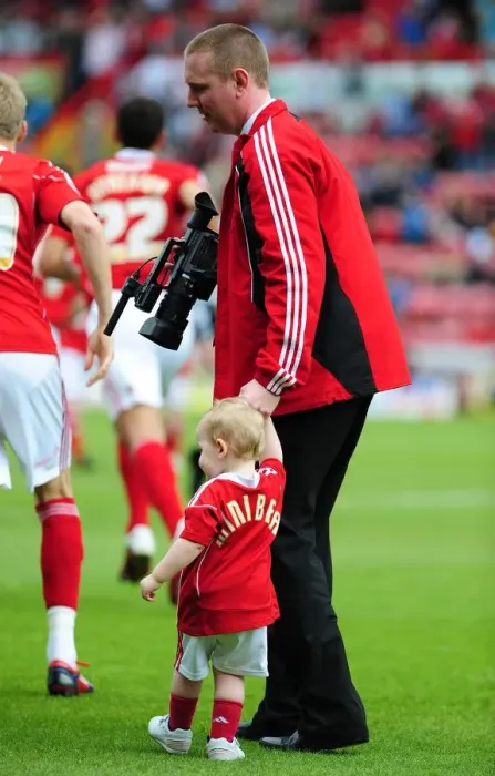 Framed Print : Championship Showdown: Bristol City vs Hull City at Ashton Gate Stadium - May 7, 2011 Framed Print : Championship Showdown: Bristol City vs Hull City at Ashton Gate Stadium - May 7, 2011