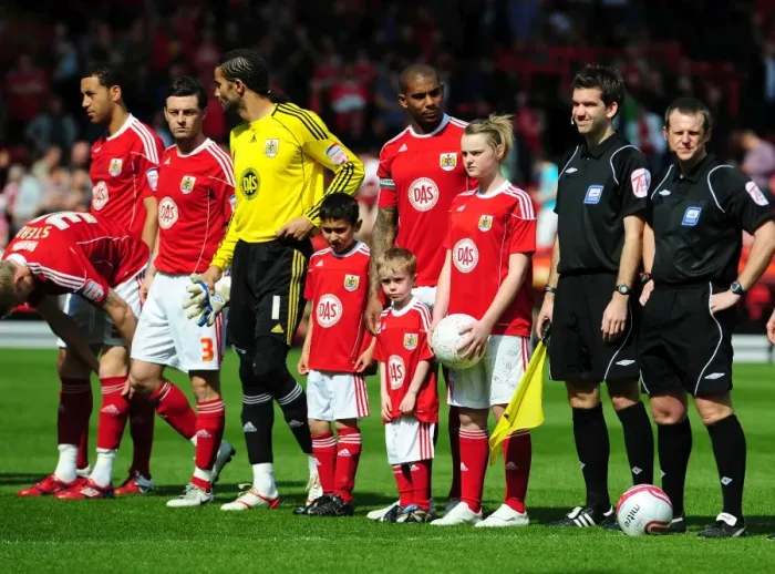 Framed Print : Championship Showdown: Bristol City vs Ipswich Town at Ashton Gate Stadium - 16th April 2011 Framed Print : Championship Showdown: Bristol City vs Ipswich Town at Ashton Gate Stadium - 16th April 2011