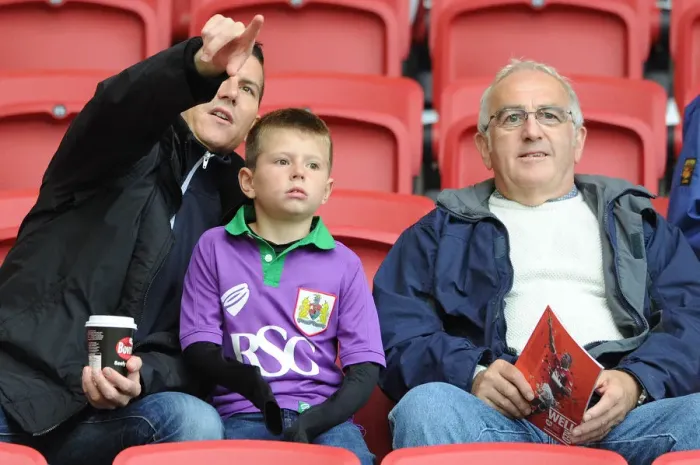 Framed Print : Championship Showdown: Bristol City vs Leeds United at Ashton Gate (August 2015)