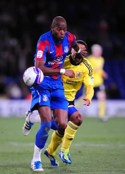 Framed Print : Championship Showdown: Gardner vs. Maynard - Crystal Palace's Anthony Gardner Holds Off Nicky Maynard of Bristol City (15 / 10 / 2011) Framed Print : Championship Showdown: Gardner vs. Maynard - Crystal Palace's Anthony Gardner Holds Off Nicky Maynard of Bristol City (15 / 10 / 2011)