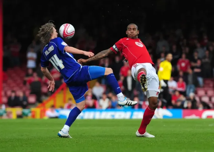Framed Print : Championship Showdown: Marvin Elliott vs Jimmy Bullard - A Battle for Supremacy at Ashton Gate, 16th April 2011 Framed Print : Championship Showdown: Marvin Elliott vs Jimmy Bullard - A Battle for Supremacy at Ashton Gate, 16th April 2011
