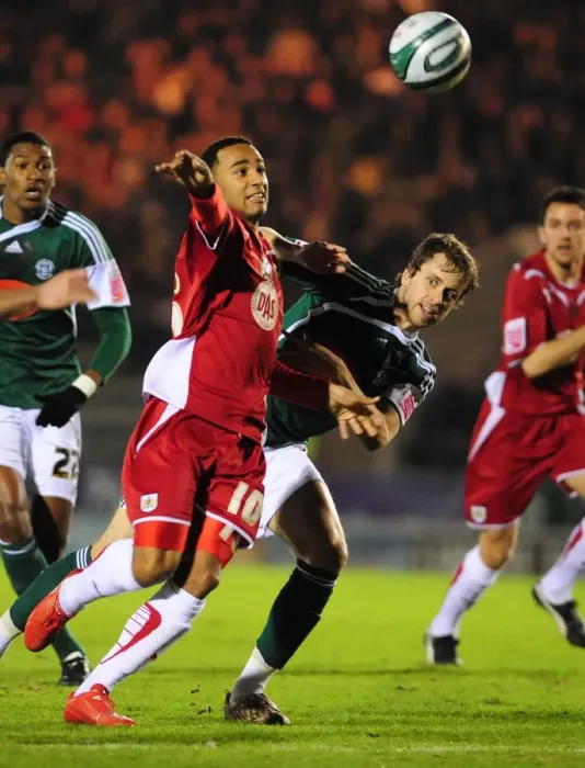 Framed Print : Championship Showdown: Maynard vs. Arnason - Bristol City vs. Plymouth Argyle (16-03-2010) Framed Print : Championship Showdown: Maynard vs. Arnason - Bristol City vs. Plymouth Argyle (16-03-2010)