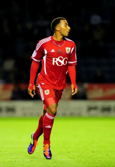 Framed Print : Championship Showdown: Nicky Maynard's Double for Bristol City against Leicester City (06-08-2011) Framed Print : Championship Showdown: Nicky Maynard's Double for Bristol City against Leicester City (06-08-2011)