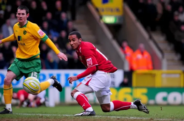 Framed Print : The Championship Showdown: Norwich City vs. Bristol City - A Football Rivalry: 08-09 Season (The Robins vs. The Canaries) Framed Print : The Championship Showdown: Norwich City vs. Bristol City - A Football Rivalry: 08-09 Season (The Robins vs. The Canaries)