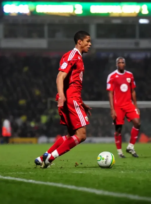 Framed Print : Championship Showdown: Norwich City vs. Bristol City - 14 / 03 / 2011