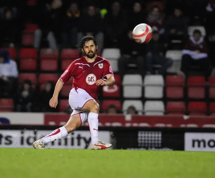 Framed Print : Championship Showdown: Paul Hartley in Action - Bristol City vs Barnsley, 23rd March 2010, Ashton Gate Stadium