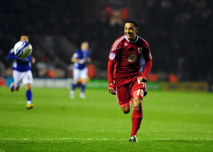 Framed Print : Chasing Glory: Nicky Maynard Pursues the Ball in Leicester City vs. Bristol City Championship Clash, 2011