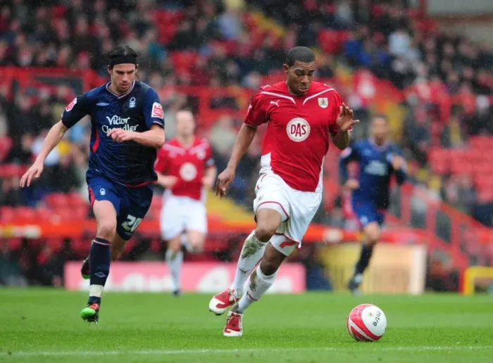Framed Print : Chasing the Win: Marvin Elliott vs. George Boyd in the Intense Championship Clash between Bristol City and Nottingham Forest (03 / 04 / 2010)