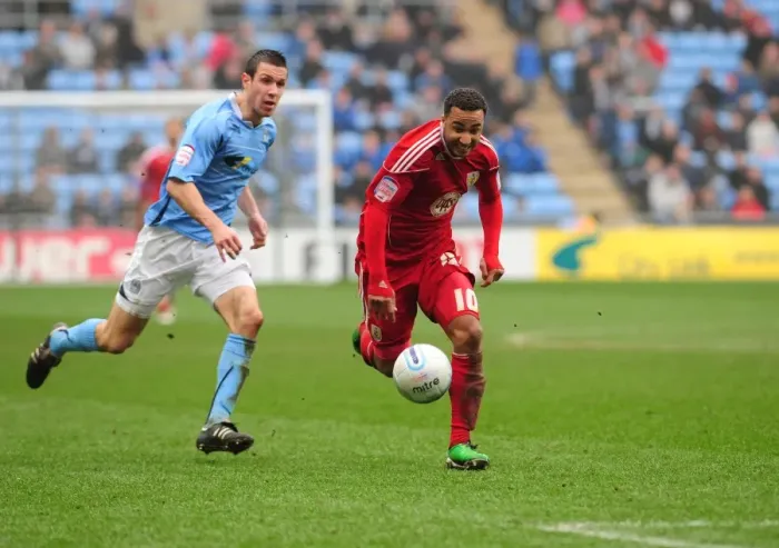 Framed Print : Chasing the Win: Nicky Maynard of Bristol City Pursues the Loose Ball in Coventry City Clash, Championship 2011 Framed Print : Chasing the Win: Nicky Maynard of Bristol City Pursues the Loose Ball in Coventry City Clash, Championship 2011