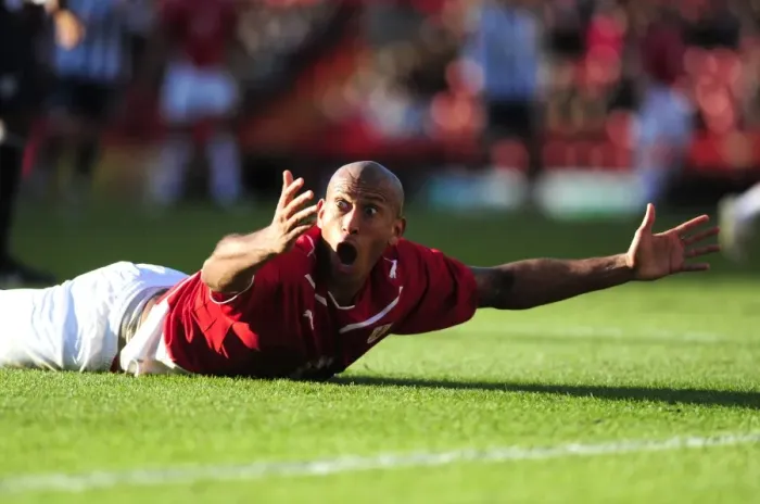Framed Print : Chris Iwelumo in Action: Bristol City vs. West Bromwich Albion, Championship Game, Ashton Gate, 21 / 02 / 2010