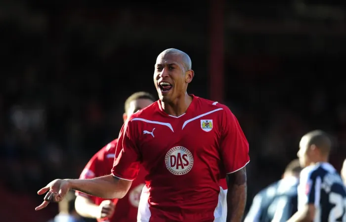 Framed Print : Chris Iwelumo's Dramatic Equalizer: Bristol City vs. West Bromwich Albion, Championship 2010 Framed Print : Chris Iwelumo's Dramatic Equalizer: Bristol City vs. West Bromwich Albion, Championship 2010
