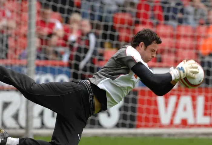 Framed Print : Chris Weale in Action: Sheffield United vs. Bristol City Framed Print : Chris Weale in Action: Sheffield United vs. Bristol City