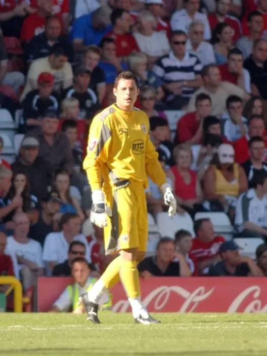 Framed Print : Chris Weale Faces Off: Bristol City vs Scunthorpe United