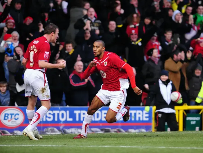 Framed Print : Clash of the First Teams: Bristol City vs. Watford - Season 09-10 Framed Print : Clash of the First Teams: Bristol City vs. Watford - Season 09-10
