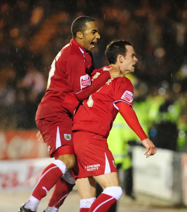 Framed Print : Clash of the First Teams: Bristol City vs Plymouth Argyle (Season 08-09)