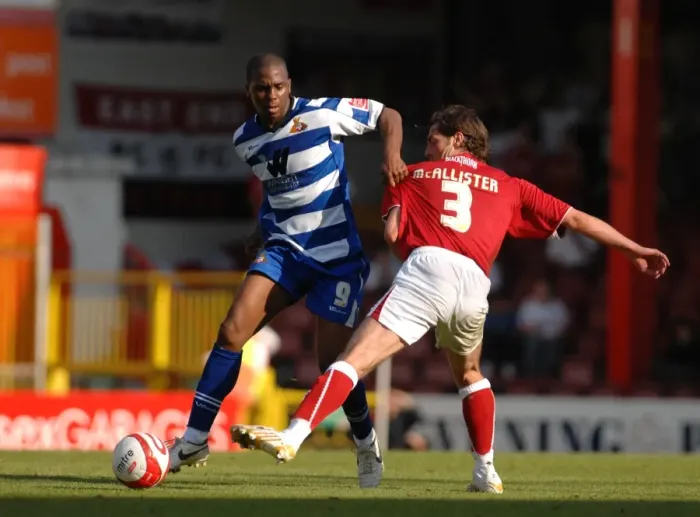 Framed Print : Clash of the Football Giants: Bristol City vs Doncaster Rovers, Season 08-09