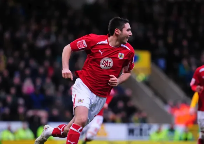 Framed Print : A Clash of Football Rivals: Norwich City vs. Bristol City (Season 08-09)