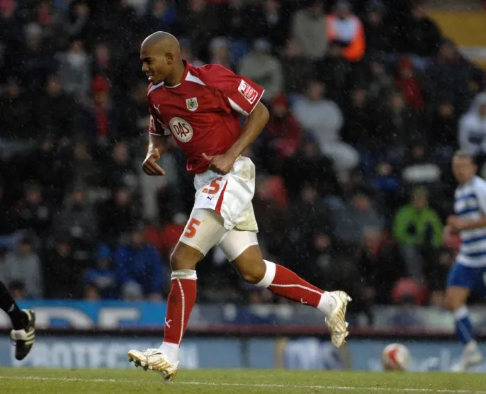 Framed Print : A Clash of Football Titans: Bristol City vs Reading (08-09 Season) Framed Print : A Clash of Football Titans: Bristol City vs Reading (08-09 Season)