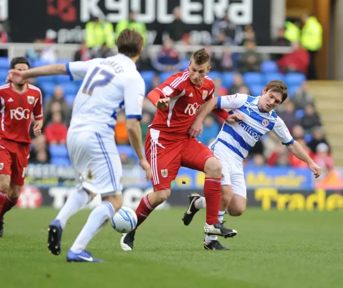 Framed Print : The Clash Between the Royals and the Robins: Reading vs. Bristol City - Season 11-12 Framed Print : The Clash Between the Royals and the Robins: Reading vs. Bristol City - Season 11-12