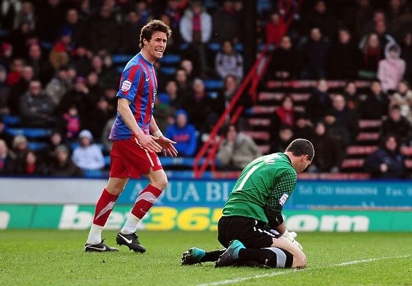 Clash at Selhurst Park: Speroni and McCarthy's Duel for the Ball, Championship Showdown between Crystal Palace and Bristol City (January 22, 2011)