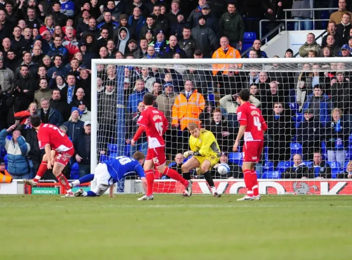 Framed Print : Clash of Titans: Ipswich Town vs. Bristol City (Season 09-10) Framed Print : Clash of Titans: Ipswich Town vs. Bristol City (Season 09-10)