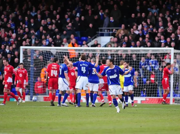 Framed Print : Clash of Titans: Ipswich Town vs. Bristol City (Season 09-10) Framed Print : Clash of Titans: Ipswich Town vs. Bristol City (Season 09-10)