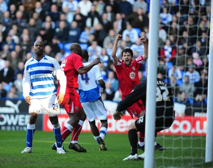Framed Print : Clash of Titans: Reading vs. Bristol City (08-09) Framed Print : Clash of Titans: Reading vs. Bristol City (08-09)