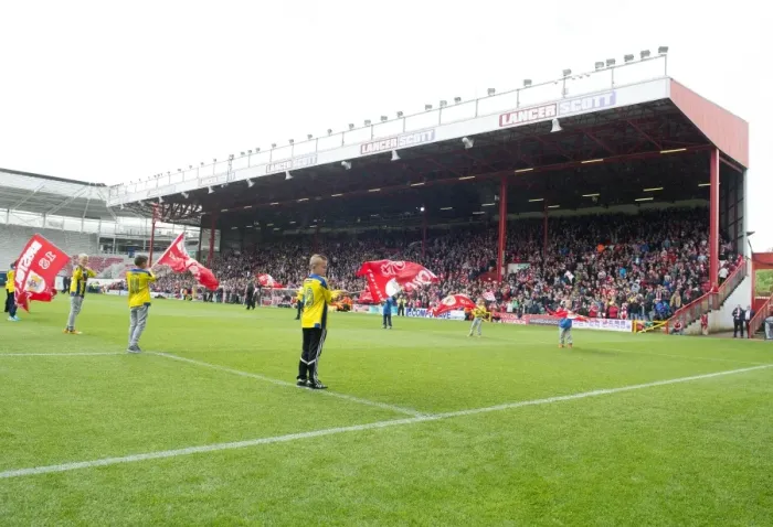 Framed Print : Clash of the Titans: Sky Bet League One Showdown - Bristol City vs Walsall at Ashton Gate, May 2015 Framed Print : Clash of the Titans: Sky Bet League One Showdown - Bristol City vs Walsall at Ashton Gate, May 2015