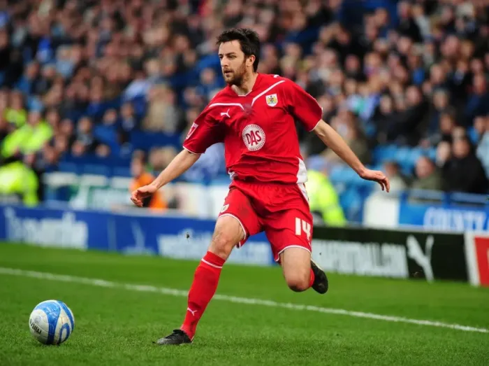 Framed Print : Cole Skuse in Action: Bristol City vs. Sheffield Wednesday, Championship 2010 Framed Print : Cole Skuse in Action: Bristol City vs. Sheffield Wednesday, Championship 2010