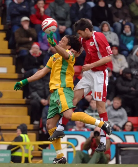 Framed Print : Cole Skuse in Action: Bristol City vs. Norwich City
