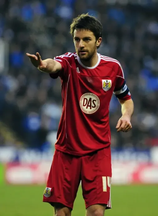 Framed Print : Cole Skuse in Action: Reading vs. Bristol City, Championship Match, 26th December 2010