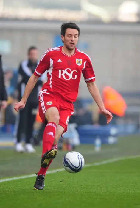 Framed Print : Cole Skuse in Championship Action: Millwall vs. Bristol City at Selhurst Park (November 2011) Framed Print : Cole Skuse in Championship Action: Millwall vs. Bristol City at Selhurst Park (November 2011)