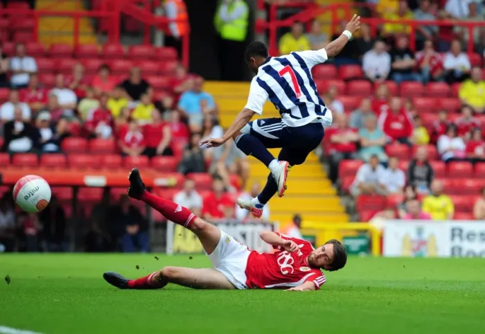Framed Print : Cole Skuse's Defiant Moment: Bristol City vs. West Brom, 2011 Championship Clash
